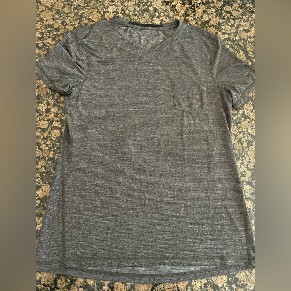 Men’s Lululemon shirt